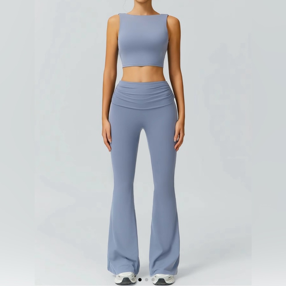 Sporty women’s plain backless crop tank top and rushed flare leg leggings